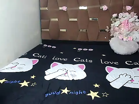 Snapshot of megancatluna chatting on 09.14.25 megancatluna online show from 09.14.25