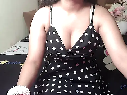 Snapshot of megancatluna chatting on 09.18.25 megancatluna online show from 09.18.25