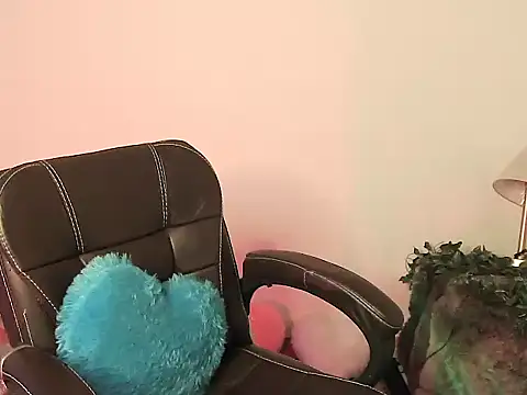 Snapshot of megancatluna chatting on 11.22.25 megancatluna online show from 11.22.25