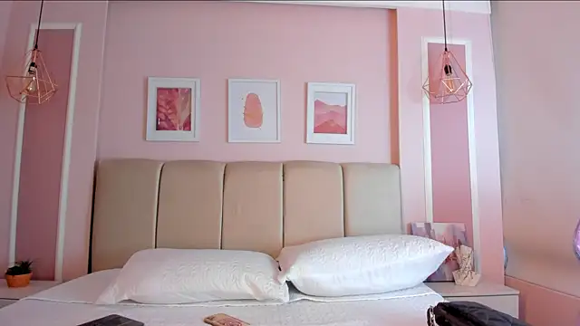 Annie rhoades online show from 12.15.25