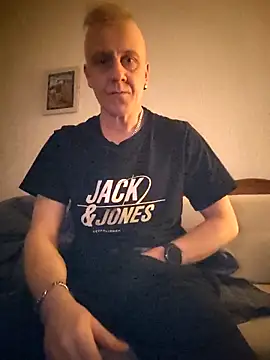 Snapshot of Teemu chatting on 03.25.26 Teemu online show from 03.25.26