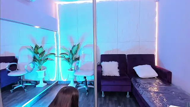 MelanieHillss online show from 12.20.25