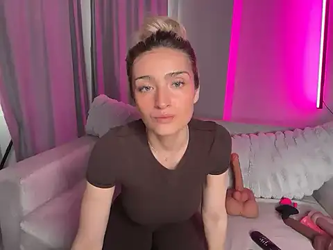 Snapshot of meggsworld chatting on 05.03.26 meggsworld online show from 05.03.26