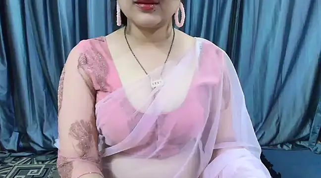 Snapshot of goldiwets chatting on 02.16.25 goldiwets online show from 02.16.25