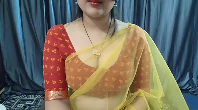 Snapshot of goldiwets chatting on 02.18.25 goldiwets online show from 02.18.25