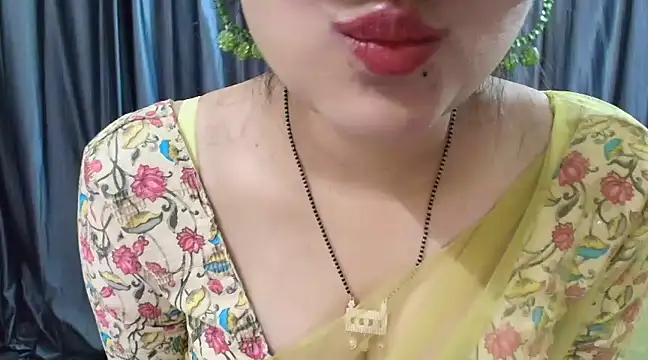 Snapshot of goldiwets chatting on 03.11.25 goldiwets online show from 03.11.25