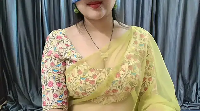 Snapshot of goldiwets chatting on 03.11.25 goldiwets online show from 03.11.25