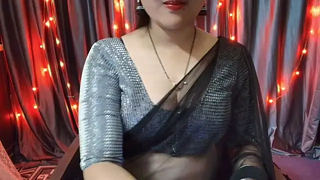 Snapshot of goldiwets chatting on 10.26.25 goldiwets online show from 10.26.25