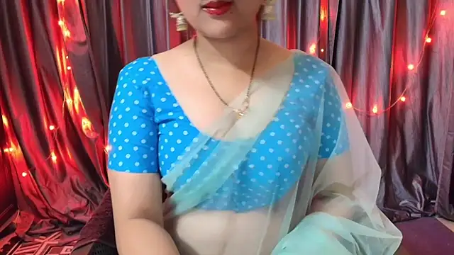 Snapshot of goldiwets chatting on 10.30.25 goldiwets online show from 10.30.25