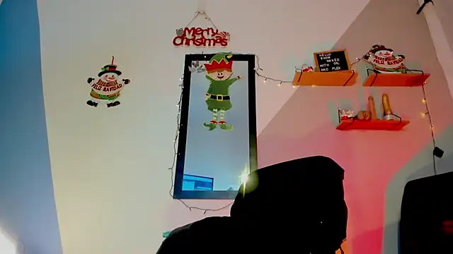 Snapshot of Aria_fitness chatting on 12.20.25 Aria fitness online show from 12.20.25