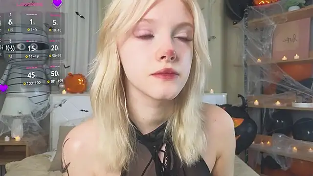 Snapshot of EdlaHewell chatting on 10.31.25 EdlaHewell online show from 10.31.25