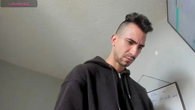 Snapshot of K_cique chatting on 10.01.25 K cique online show from 10.01.25