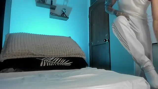 Snapshot of K_cique chatting on 10.23.25 K cique online show from 10.23.25