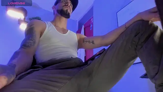 Snapshot of K_cique chatting on 10.30.25 K cique online show from 10.30.25