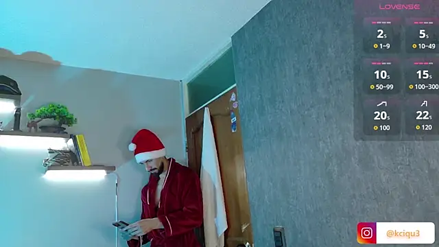 Snapshot of K_cique chatting on 12.14.25 K cique online show from 12.14.25