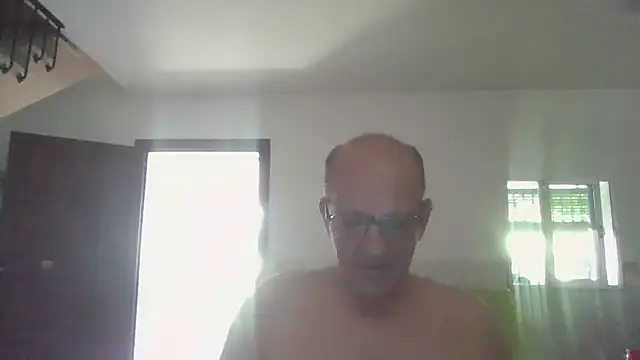 Snapshot of llopaco chatting on 06.25.26 llopaco online show from 06.25.26