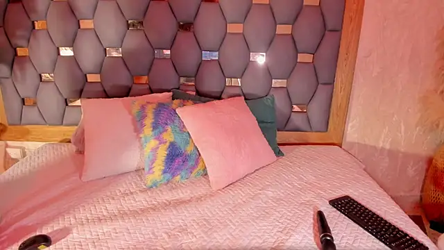 hillary uckerman  online show from 03.16.25