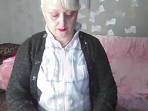 Snapshot of NikolinaBounty chatting on 02.21.25 NikolinaBounty online show from 02.21.25