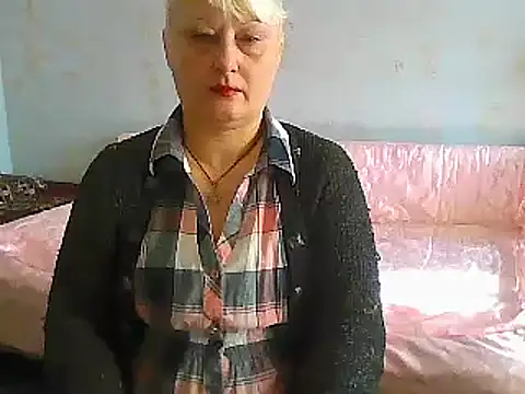 Snapshot of NikolinaBounty chatting on 02.25.25 NikolinaBounty online show from 02.25.25