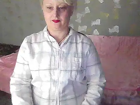 Snapshot of NikolinaBounty chatting on 03.08.25 NikolinaBounty online show from 03.08.25