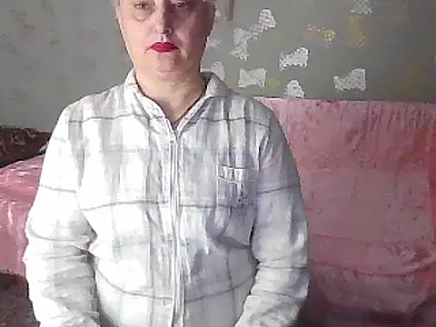 Snapshot of NikolinaBounty chatting on 03.10.25 NikolinaBounty online show from 03.10.25