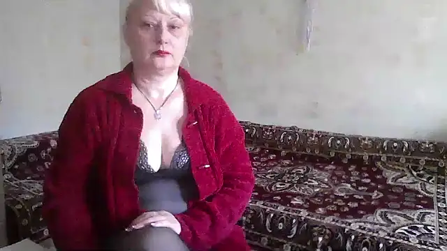 Snapshot of NikolinaBounty chatting on 10.02.25 NikolinaBounty online show from 10.02.25