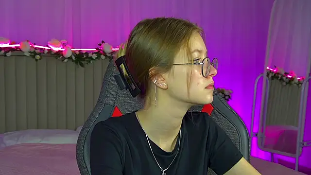 EveMundie online show from 09.10.25