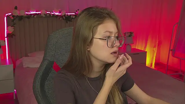 EveMundie online show from 11.12.25