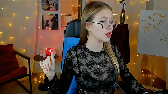 EveMundie online show from 12.02.25