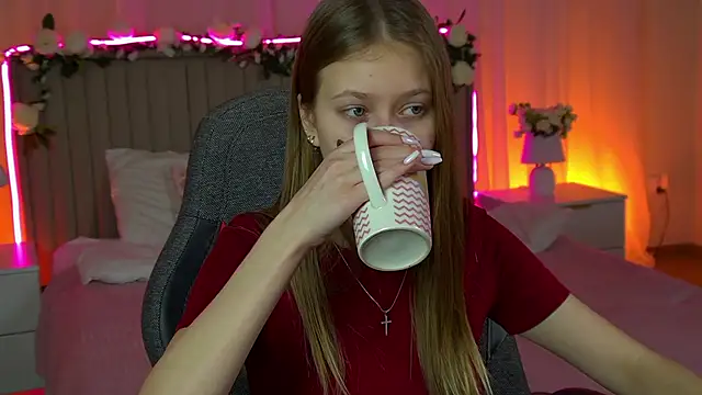 EveMundie online show from 12.23.25