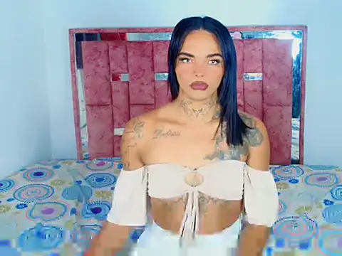 Snapshot of cherry_crushx chatting on 11.24.25 cherry crushx online show from 11.24.25