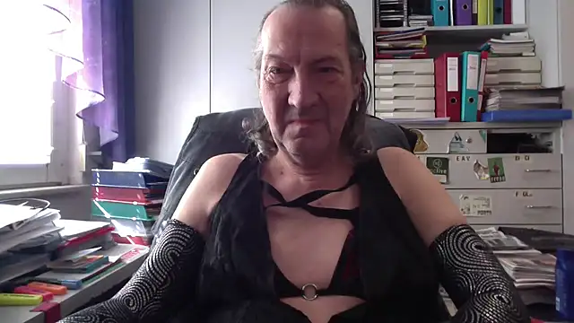 Snapshot of HMStraps01 chatting on 03.07.25 HMStraps01 online show from 03.07.25