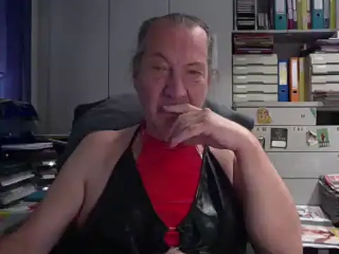 Snapshot of HMStraps01 chatting on 10.10.25 HMStraps01 online show from 10.10.25