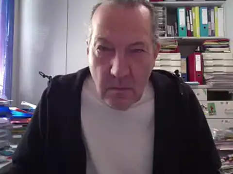 Snapshot of HMStraps01 chatting on 11.19.25 HMStraps01 online show from 11.19.25