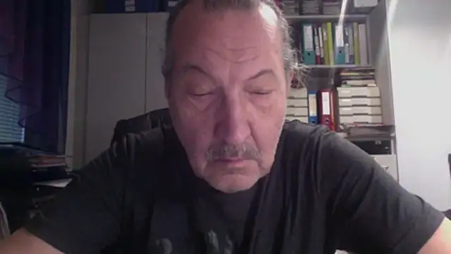 Snapshot of HMStraps01 chatting on 12.17.25 HMStraps01 online show from 12.17.25