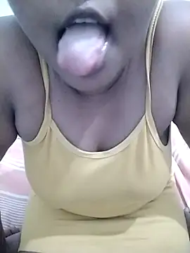 Snapshot of SLbeaty chatting on 03.28.26 SLbeaty online show from 03.28.26