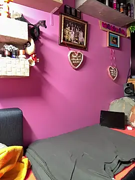 Snapshot of sexymelli18 chatting on 11.26.25 sexymelli18 online show from 11.26.25