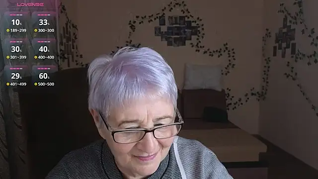 Sandra Snowflake online show from 10.26.25