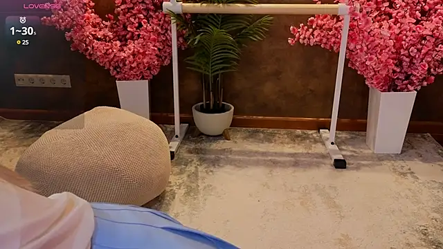 Snapshot of aishiro chatting on 02.24.25 aishiro online show from 02.24.25