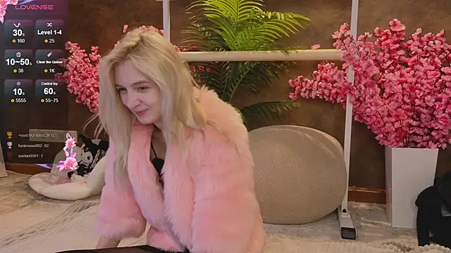 Snapshot of aishiro chatting on 03.07.25 aishiro online show from 03.07.25