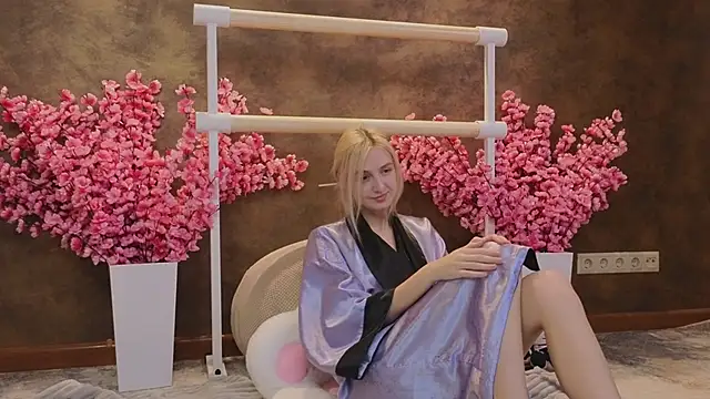 Snapshot of aishiro chatting on 03.18.25 aishiro online show from 03.18.25