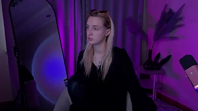 Snapshot of aishiro chatting on 09.16.25 aishiro online show from 09.16.25