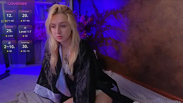 Snapshot of aishiro chatting on 09.17.25 aishiro online show from 09.17.25