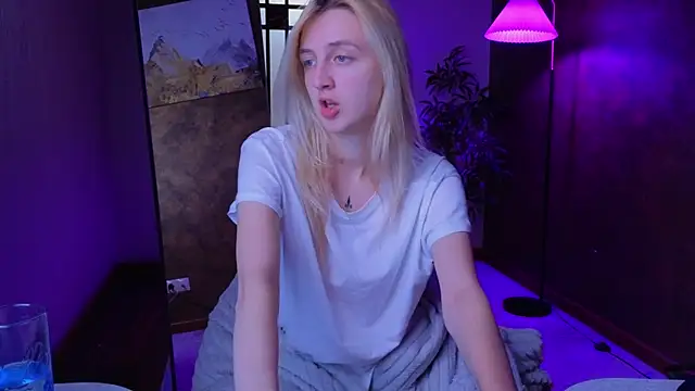 Snapshot of aishiro chatting on 09.21.25 aishiro online show from 09.21.25