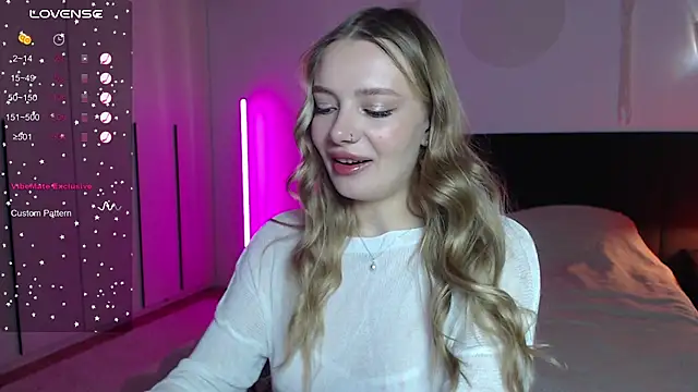 LunaticaBae online show from 02.24.25