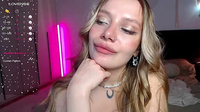 LunaticaBae online show from 03.16.25