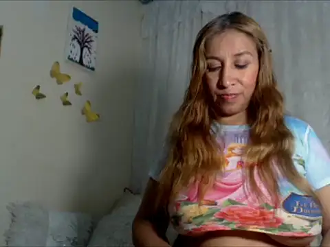 Snapshot of tatty_love77 chatting on 09.26.25 tatty love77 online show from 09.26.25