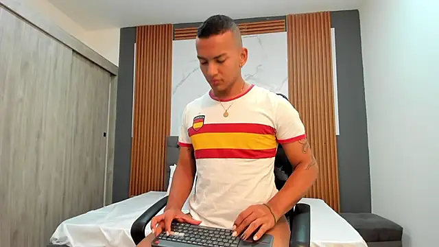 Snapshot of Rafa2004Cruz chatting on 02.19.25 Rafa2004Cruz online show from 02.19.25