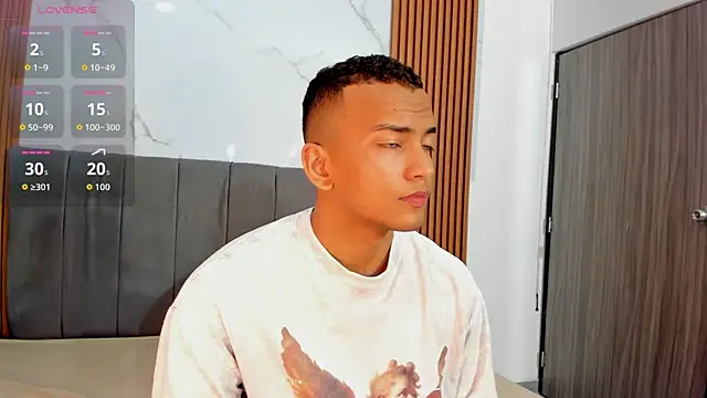 Snapshot of Rafa2004Cruz chatting on 10.03.25 Rafa2004Cruz online show from 10.03.25