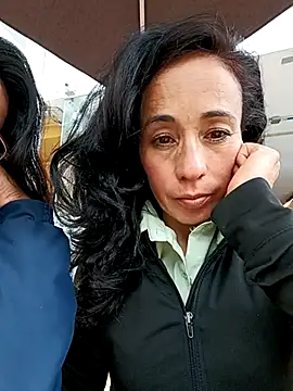 Snapshot of Coeur_de_luxure chatting on 02.15.25 Coeur de luxure online show from 02.15.25